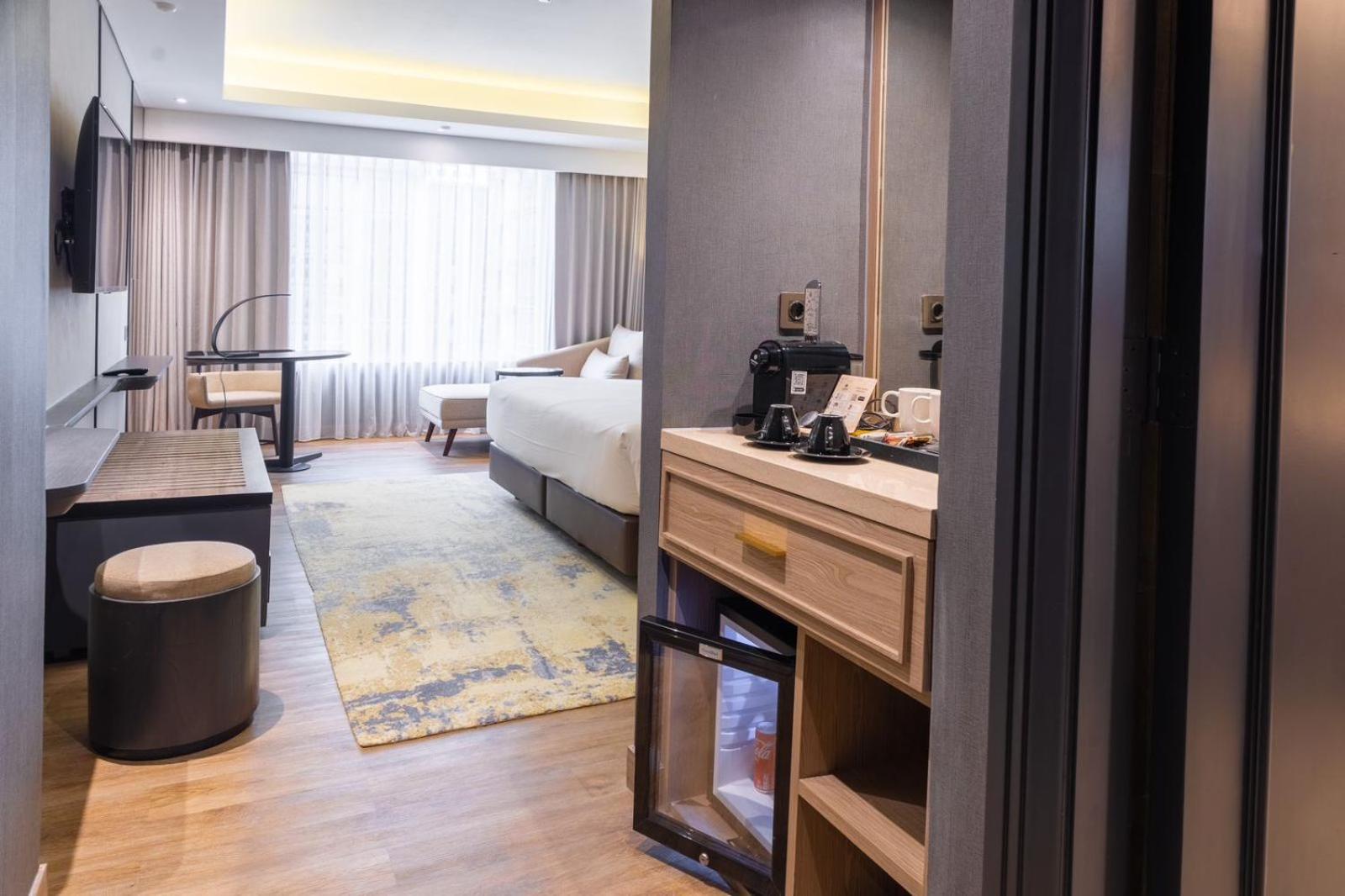 Mangkuluhur Artotel Suites Джакарта Экстерьер фото